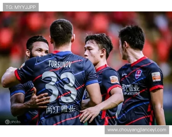 深入分析重庆足球队的运营策略与战术布局探讨